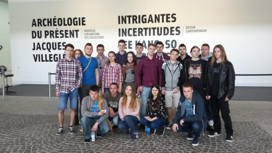 Uczniowie odbyli 4-tygodniowe praktyki zawodowe, podczas których zapoznali się z najnowszymi osiągnięciami w dziedzinie nowoczesnych technologii oraz technik i narzędzi wykorzystywanych w