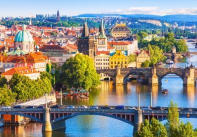 + Wilno (3-5 dni) Oprócz typowych wycieczek szkolnych organizujemy również: Imprezy okolicznościowe, Wyjazdy integracyjne, Szkolenia,