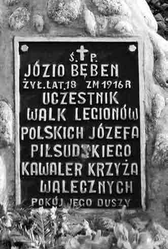 Wiktor Bęben (1881-1975). Nauczyciel, który 21 VII 1906 r. zmienił nazwisko na Błażewski. Jego żona Bolesława Buś z Gorlic była nauczycielką, mieli pięcioro dzieci, mieszkali w Świlczy; 7.