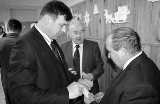 Uchwała Nr XXXII/156/2017 w sprawie projektu dostosowania sieci szkół podstawowych i gimnazjów do nowego ustroju szkolnego.