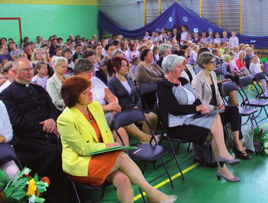 EDUKACJA ROZPOCZĘCIE ROKU SZKOLNEGO 2014/15 Blisko 1900 uczniów rozpoczęło w Zelowie nowy rok szkolny 2014/2015.