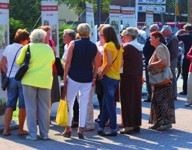 Można było skosztować żydowskich potraw oraz zapoznać się z muzyką żydowską. W sobotę miało miejsce uroczyste otwarcie wystawy pn. Spacer przez miasto w parku przy pomniku Tadeusza Kościuszki.
