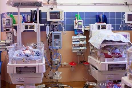 MARCINKOWSKIEGO W POZNANIU i 393 łóżka szpitalne (w tym 75 noworodkowych) ponad 37 tys.