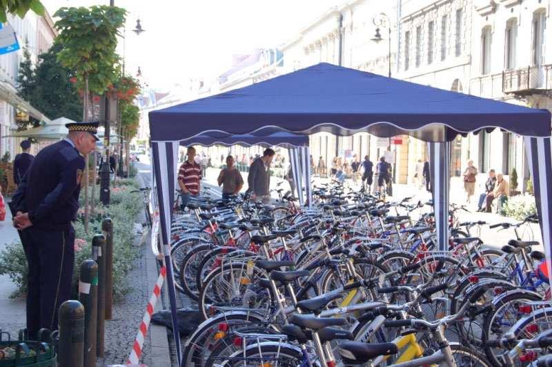 nowego taboru szynowego i ko owego; Rozbudowa systemu cie ek rowerowych; Promocja transportu publicznego,