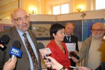 emisji dwutlenku węgla do atmosfery oraz zmniejszenie zu ycia energii; Cz onkami Zespo u są Dyrektorzy Biur i przedstawiciele