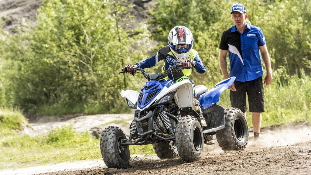 Quad dla dzieci, który pokochają także dorośli Pomimo niewielkich rozmiarów jest wyposażony w kilka rozwiązań zaczerpniętych z większych modeli Yamahy, takich jak niezależne, podwójne, przednie