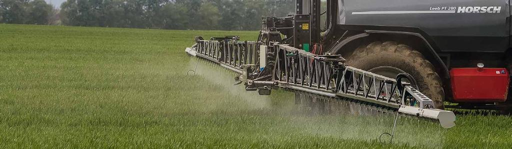 22 23 Maksymalna wydajność dzięki inteligentnej technice aplikacji Dzięki 25 cm odległości między dyszami oraz systemowi HORSCH BoomControl można zredukować odległość do powierzchni oprysku poniżej