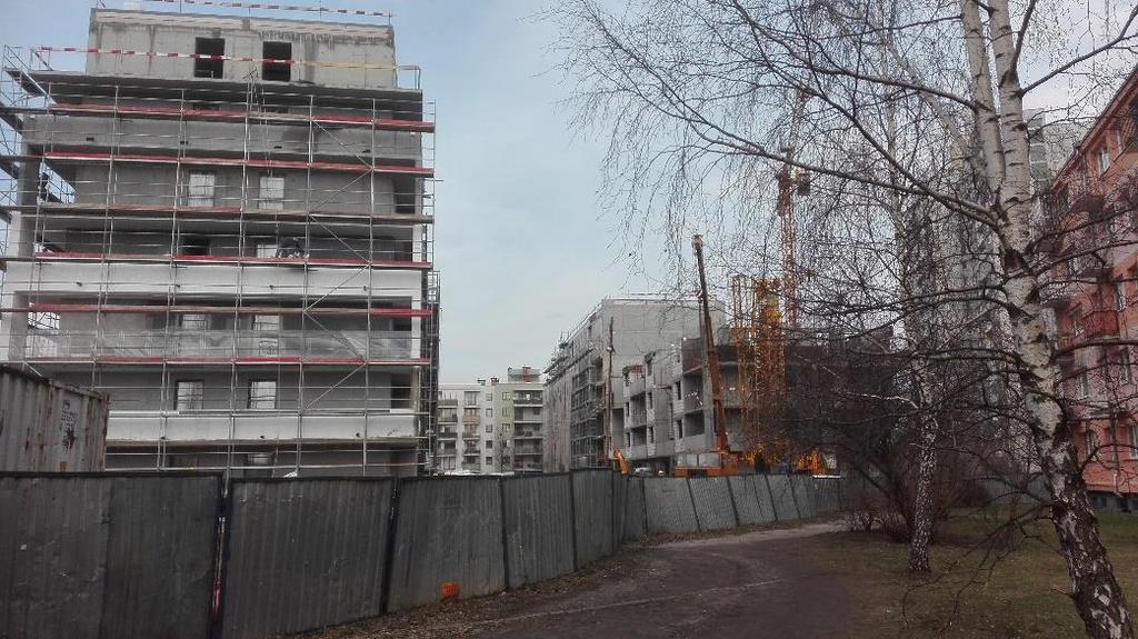 w kształtowaniu przestrzeni (np. zalew tandetnymi reklamami, chaos przestrzenny), z pewnością ułożyć by można długą listą procesów szkodzących przestrzeni.