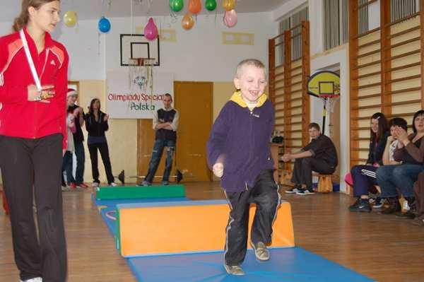 4 Dnia 11 stycznia w naszej szkole odbył się bal sportowo-karnawałowy zorganizowany przez sekcję Olimpiad Specjalnych Tęcza działającą przy naszym Ośrodku.