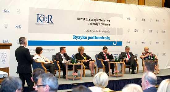 Członkowie drugiego panelu dyskutowali o relacji kapitału i ryzyka Źródła światowego kryzysu finansowego przedstawił w wystąpieniu inauguracyjnym dr Andrzej Raczko, dzisiaj członek Zarządu NBP,