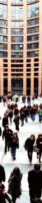 Biura informacyjne do dyspozycji obywateli 40 PARLAMENT EUROPEJSKI BLISKO CIEBIE We wszystkich stolicach i niektórych dużych miastach Unii Europejskiej znajdują się biura informacyjne Parlamentu