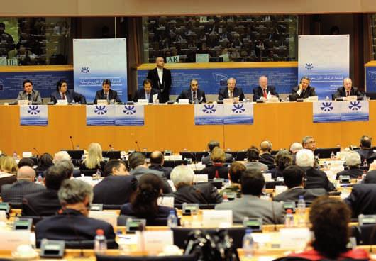 Wielostronne zgromadzenia parlamentarne Wspólne Zgromadzenie Parlamentarne AKP-UE: Louis MICHEL (ALDE, BE) Europejsko-Śródziemnomorskie Zgromadzenie Parlamentarne (EuroMed): Jerzy BUZEK (EPL, PL)