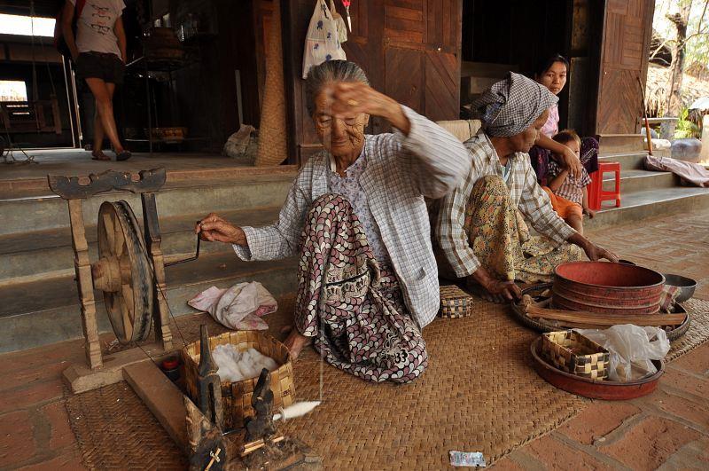 .. nie jest to teatr dla turystów. Wszystko jest tu nadal naturalne i niewymuszone. Z Birmy wraca sie uduchowionym i odmienionym.