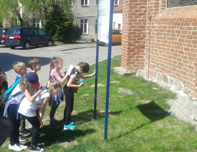WYNIKI Z MIĘDZYNARODOWEGO KONKURSU KANGUR MATEMATYCZNY 2017 W czwartek 16.03.2017 r. w naszej szkole odbył się Międzynarodowy Konkurs Kangur Matematyczny.
