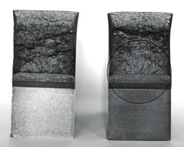 Przełomy próbek trójpunktowo zginanych: a) próbka z materiału wyjściowego, b) próbka z materiału eksploatowanego Fig. 12.