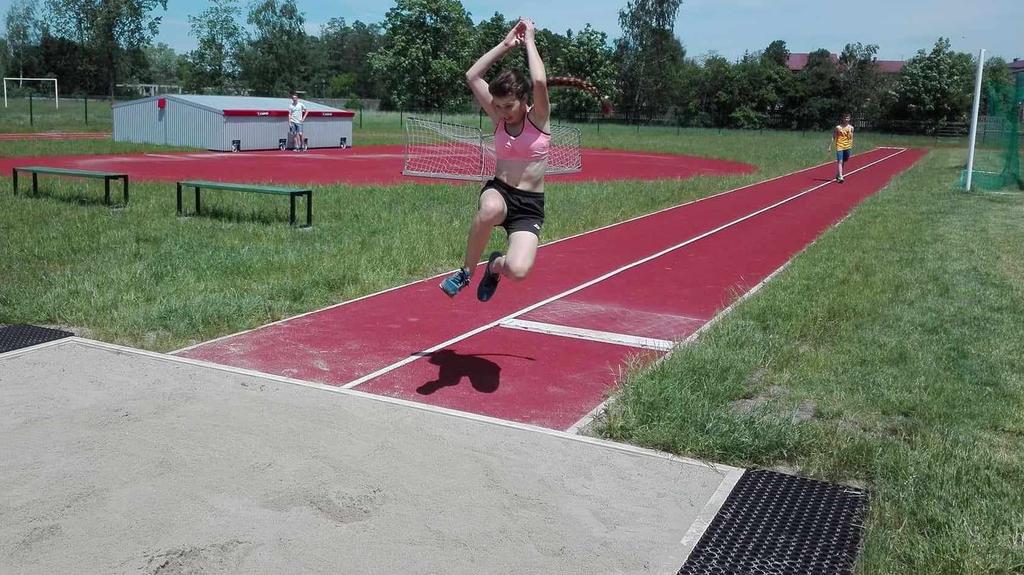 I miejsce w Powiatowym Czwórboju Lekkoatletycznym dziewcząt Agnieszka Wrona kl. VI a Wiktoria Pała kl. VI c Alicja Arendarska kl. IV b Emilia Krawiecka kl. V c Julia Fortuna kl.