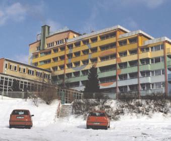 Śniadania w formie szwedzkiego stołu przy muzyce mechanicznej, z bogatym menu i pokazem sztucznych ogni. Opłata za al wliczona w cenę pobytu osoby dorosłej. doba hotelowa od 16.00 do 10.