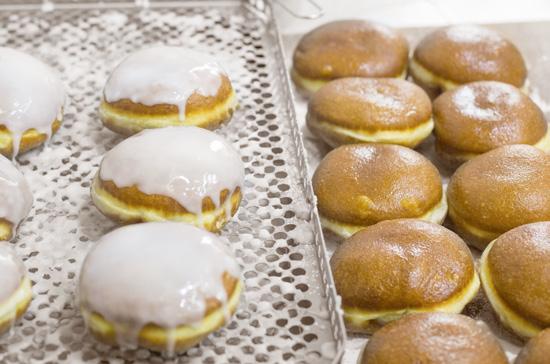 Nasze pączki wyrabiamy ręcznie, nie zawierają sztucznych