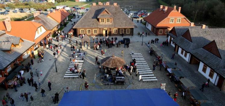 Gmach Główny Muzeum Lotnictwa Polskiego czy projekt Technologia teatru muzycznego w budynku Opery Krakowskiej, Małopolski Ogród Sztuki, Muzeum AK).