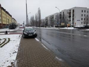 Pojawia się pytanie: jak on tam wjechał nie łamiąc przepisów prawa o