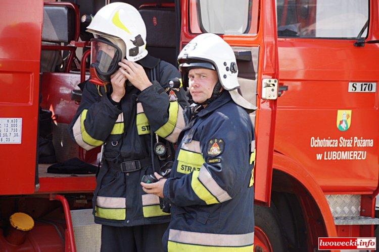 Kilkanaście jednostek straży, policja, pogotowie, pracownicy zakładu Wszyscy wiedzieli co do nich należy i co mają robić.