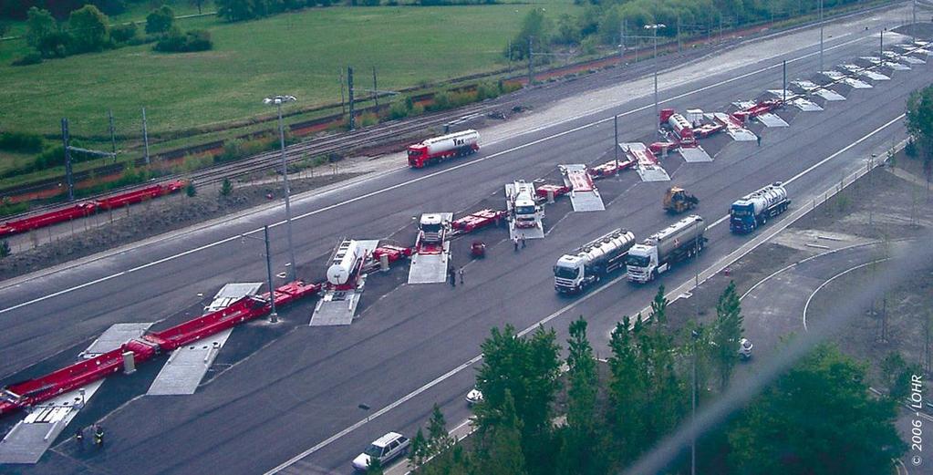 Rys. 2.11. Terminal systemu modalohr [12] W pełni automatycznym wagonem do transportu naczep wraz z ciągnikami, nie wymagającym specjalistycznego terminala jest Flexiwaggon.