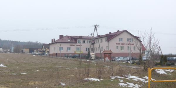 W strefie gospodarczo-inwestycyjnej samorząd powiatowy zamierza tworzyć warunków do rozwoju gospodarczego Powiatu Koneckiego (s. 169).
