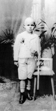 z teologii moralnej. Od 1951 r. wykłada etykę społeczną w Przyszły papież urodził się w Wadowicach 18 maja 1920 roku, a pierwsze lata życia spędził w skromnej kamienicy przy ulicy Kościelnej 7.