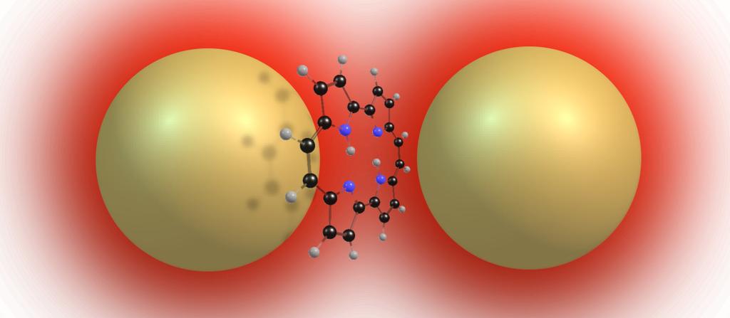 - 98 - Rysunek 61. Wizualizacja dwóch z wielu możliwych orientacji cząsteczki PC względem dimeru nanocząstek złota.