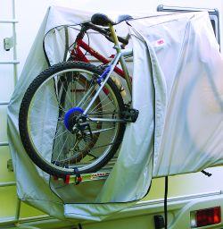 Rozwiązanie to daje możliwość przełożenia bagażnika rowerowego z dyszla przyczepy na hak samochodu i przewóz (na ogół 2 rowerów) do innych atrakcyjnych miejsc, przy jednoczesnym pozostawieniu