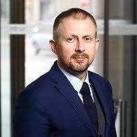 Pracował również w wiodącej irlandzkiej kancelarii prawnej Matheson Ormsby Prentice, w której zajmował się doradztwem w zakresie compliance.