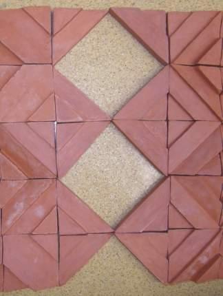 (rys. 7-9). Dodatkowo rodzaj materia u mo e wzmaga dane zjawisko akustyczne. Kafle szkliwione b d mia y mniejsz absorpcj ni porowata glina szamotowa. Rys. 7. Modu ceramiczny odbijaj cy d wi k (materia masa lejna).
