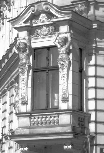22 form renesansowych i klasycystycznych, cz sto po czone ze sob w jednej elewacji.