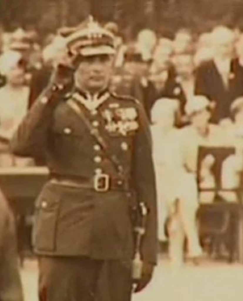 Polska służba zagraniczna w odpowiedzi na wyzwania przed nią stojące, przyjmuje fragment z