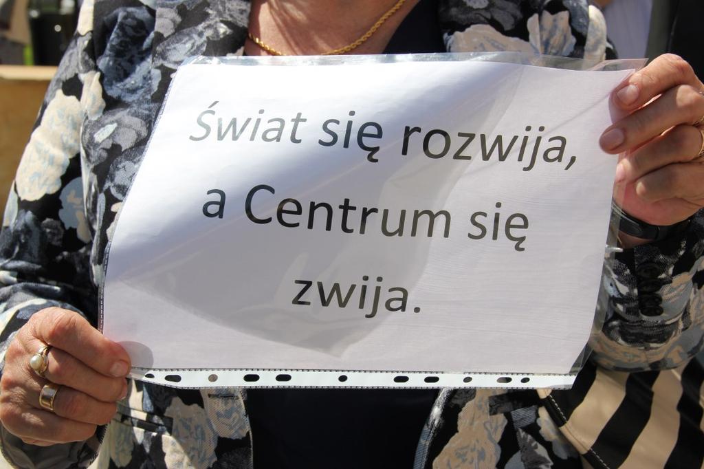 typu: Świat się rozwija a Centrum