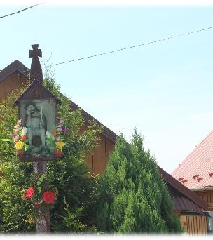L.P.4 3 MIEJSCOWOŚĆ KAPLICZKA CHRYSTUSA FRASOBLIWEGO ROK 1907 PARCELA NR 65 WOJEWÓDZTWO MAŁOPOLSKIE 6 STAN ZACHOWANIA NIEZADOWALAJĄCY URZĄD GMINY KAPLICZKA CHRYSTUSA FRASOBLIWEGO WYKONANA JEST W