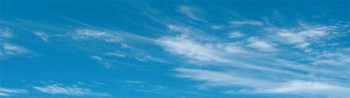 Zdjęcia chmur o istotnym znaczeniu Pierzaste wysokie chmury podobne kształtem do haczyków. Powszechnie uważane za zapowiedź deszczowej pogody.