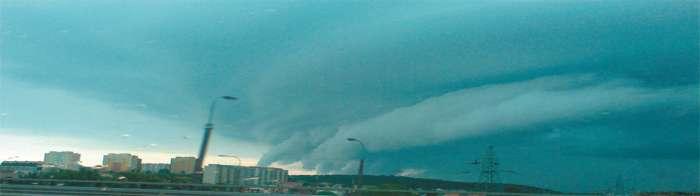 Arcus Złowieszczy wał chmur jaki niekiedy towarzyszy chmurze Cumulonimbus.