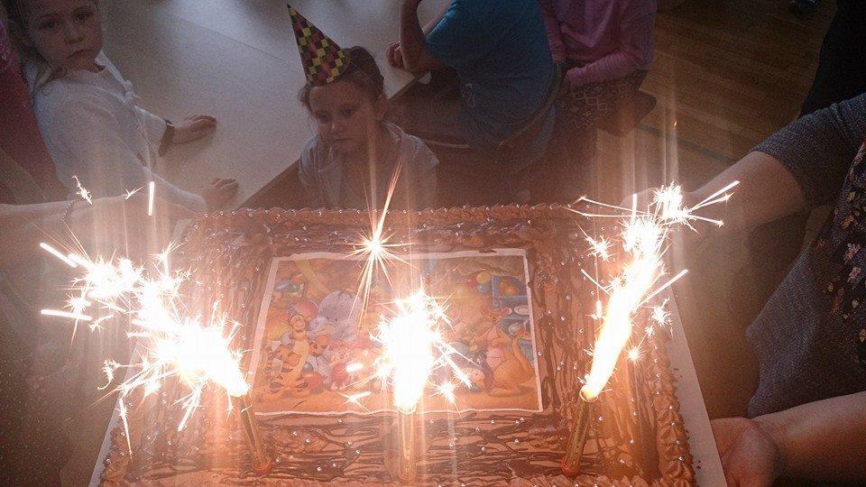Szybko zdobyła sympatię najmłodszych czytelników i wkrótce zaczęto ją tłumaczyć na wiele języków.