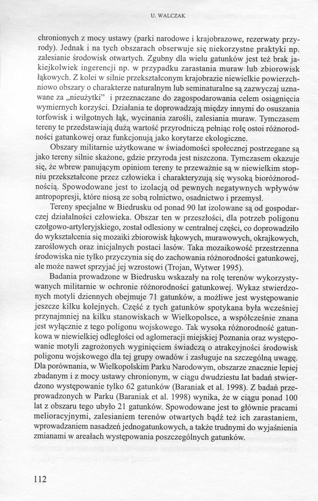 U. WALCZAK chronionych z ocy ustawy (parki narodowe i krajobrazowe, rezerwaty przyrody). Jednak i na tych obszarach obserwuje si$ niekorzystne praktyki np. zalesianie srodowisk otwartych.