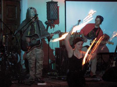 - godz. 21.00-24.00 NOCNE ZWIEDZANIE WYSTAW NEW / OLD ROUTES. Video art z Azji Centralnej LEON TARASEWICZ. Malarstwo - godz. 22.00-1.
