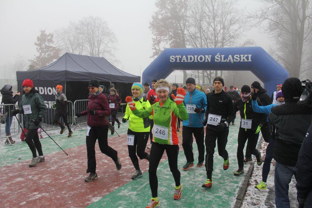 Stadionie Śląskim. Najlepszymi cyborgami okazali się: Leszek Małyszek i Dorota Trzeja-Zdanowska. Małyszek osiągnął na mecie czas 2:58:53. Komplet rezultatów można zobaczyć TUTAJ! 22.12.2014 r.