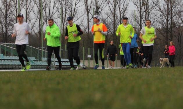 W ramach akcji "Biegaj z nami na Stadionie Śląskim" spotykamy się o 17:30 w recepcji hotelu Stadion Śląski w Chorzowie. Test Coopera odbędzie się na boisku treningowym z naturalną nawierzchnią.