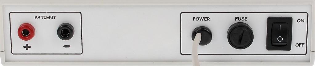 PANEL TYLNY Na tylnym panelu znajdują się: kabel zasilający, bezpiecznik, wyłącznik zasilania oraz gniazda podłączenia elektrod. Każde urządzenie jest numerowane i posiada z tyłu plombę gwarancyjną.