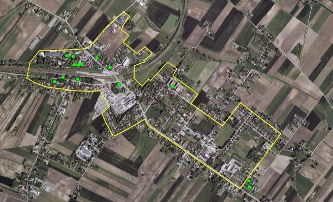 Liczba zabytków wpisanych do Gminnej Ewidencji Zabytków w sołectwach gminy Charsznica (lewa strona) oraz lokalizacja zabytków na obszarze rewitalizacji (prawa strona) w 2015 r.