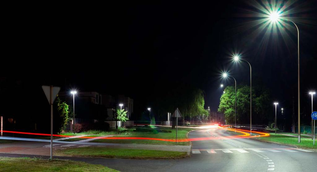 System raportuje zużycie energii na określonym obszarze i w zdefiniowanym przedziale czasowym oraz pozwala na swobodną regulację natężenia poszczególnych opraw.