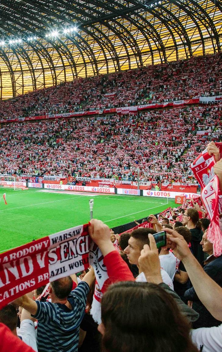 Wejście na stadion osobnym wejściem w bezpośrednim sąsiedztwie parkingu Prywatna loża zlokalizowana na trybunach Stadionu wzdłuż linii bocznej boiska Komfortowe miejsca na trybunie zlokalizowane