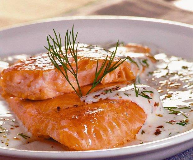 SZWEDZKA KUCHNIA W kuchni szwedzkiej panuje równowaga między spożywanymi produktami - tyle samo w niej ryb, ile mięsa. Nie brakuje również jarzyn, serów, czy słodyczy.