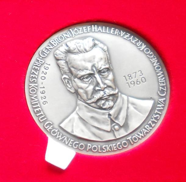 12 lutego 1996 r. Prezydium Zarządu Głównego PCK podjęło decyzję o emisji pamiątkowego medalu z podobizną gen. Broni Józefa Hallera.