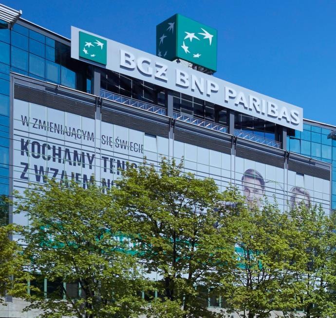 7 Bank w Polsce pod względem wielkości aktywów Udział w rynku na 30.06.2016 r. Kredyty 5,01% (vs 4,89% na 31.12.2015) Depozyty 4,48% (vs 4,23% na 31.12.2015) Udział w rynku segmentu Agro na 30.06.2016 r. Kredyty 32,23% (vs 32,09% na 31.